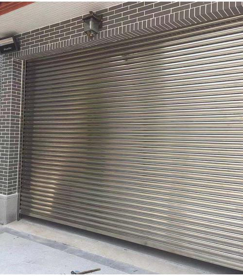 不锈钢卷闸门与铝合金卷闸门全面解析 佛山市宏铭卷帘门为您守护安全